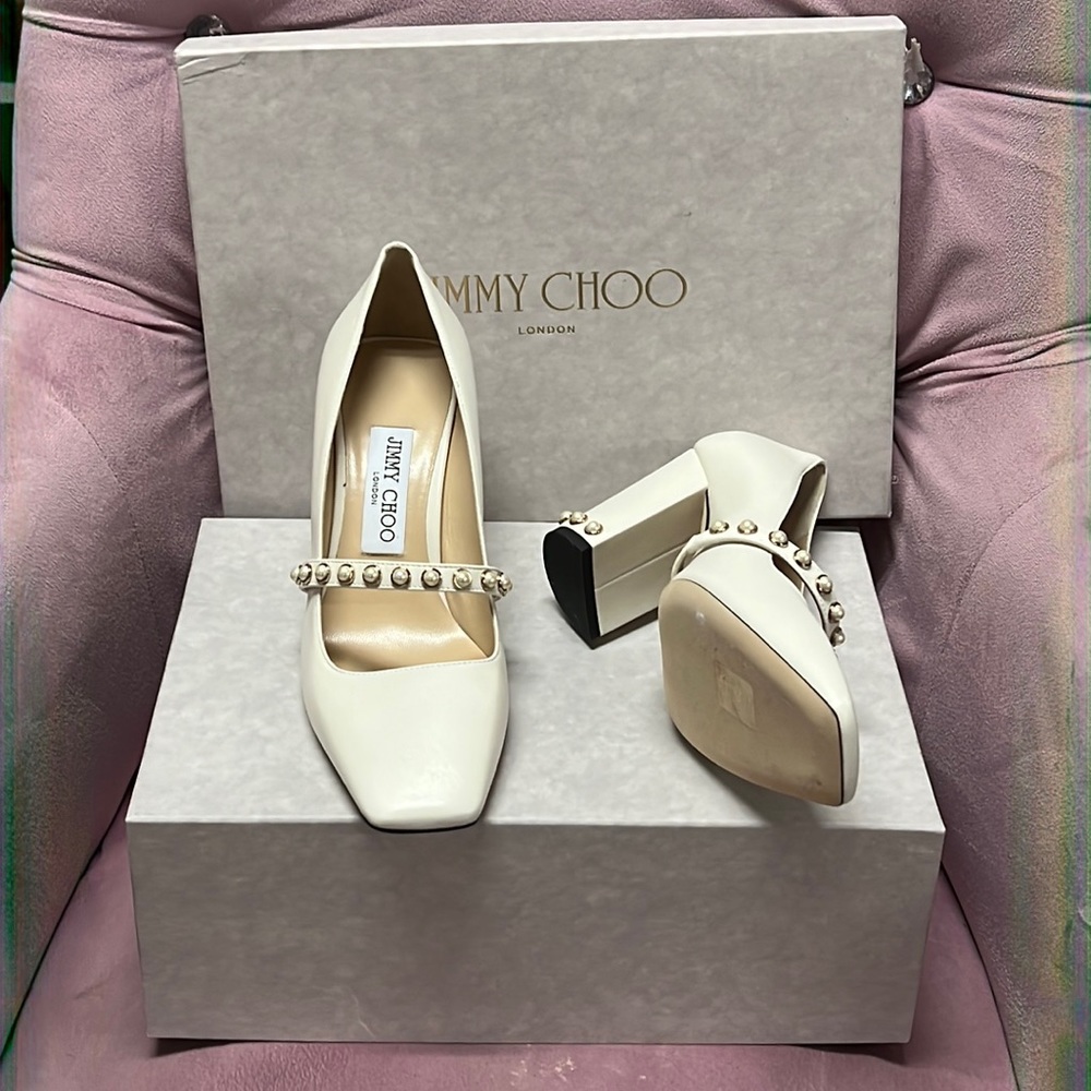 Jimmy Choo white Hoska shoe size 37 1/2❣️